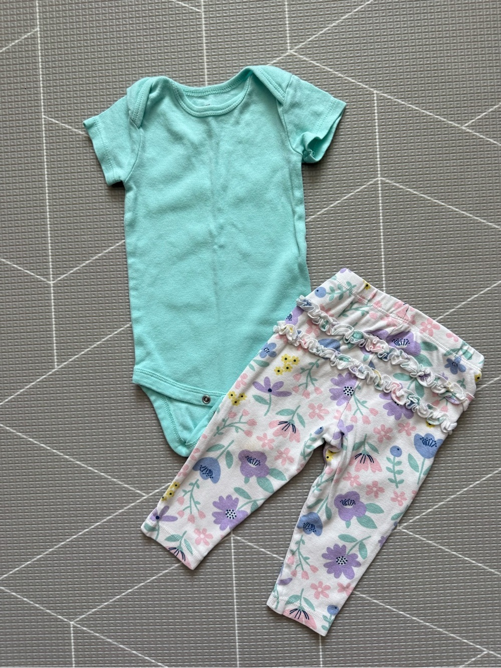 Carters|Baby girl set,Mint Green Onesie with Floral Ruffle Leggings•••6-9M,boho